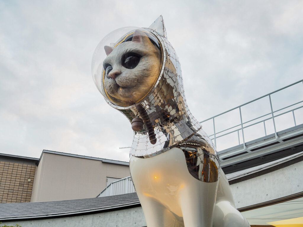 WeBase鎌倉にあるシップス・キャットのアート作品