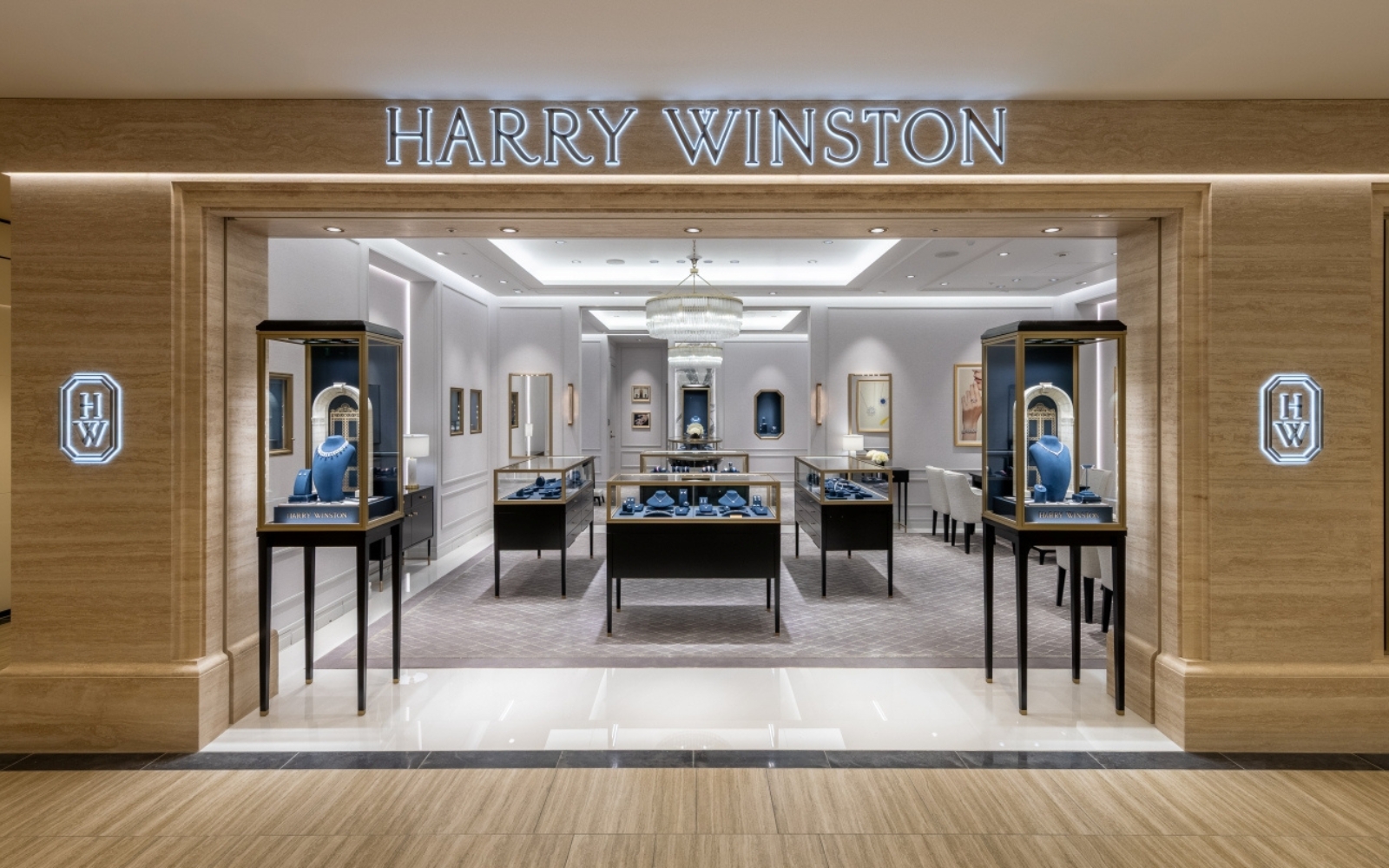 一生愛せる本物を。リニューアルしたハリー・ウィンストン阪急梅田店で大人の階段を上る