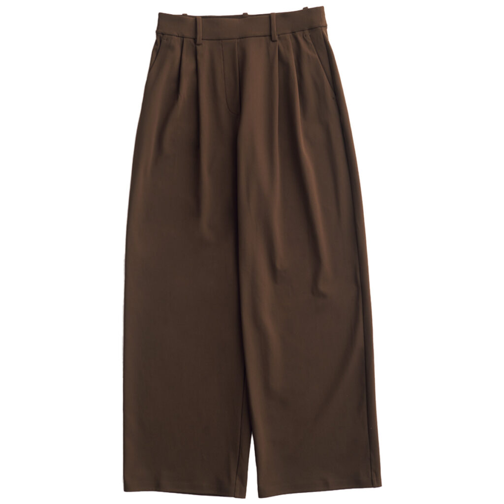 ルルレモンのブラウンスラックス