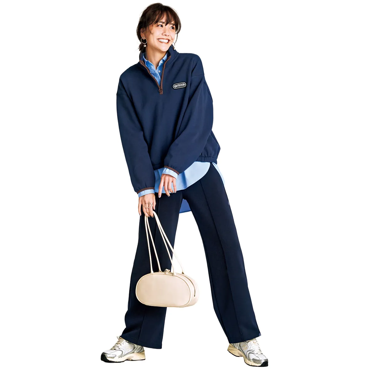 きれいめスニーカーコーデにおすすめのプルオーバー×パンツ×白スニーカーの松井愛莉さん