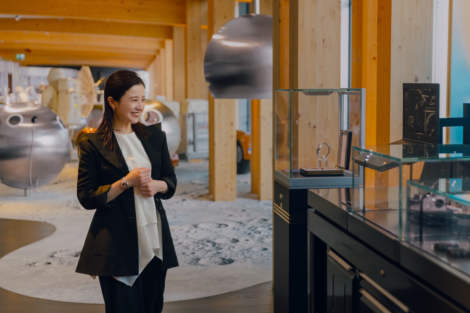 OMEGAのフレンド・オブ・ザ・ブランド 吉高由里子さんが、スイスのオメガ本社を訪問した様子