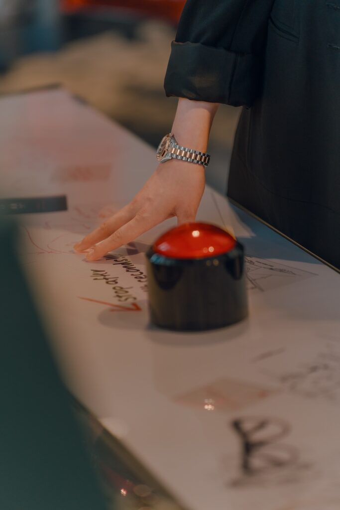 OMEGAのフレンド・オブ・ザ・ブランド 吉高由里子さんが、スイスのオメガ本社を訪問した様子