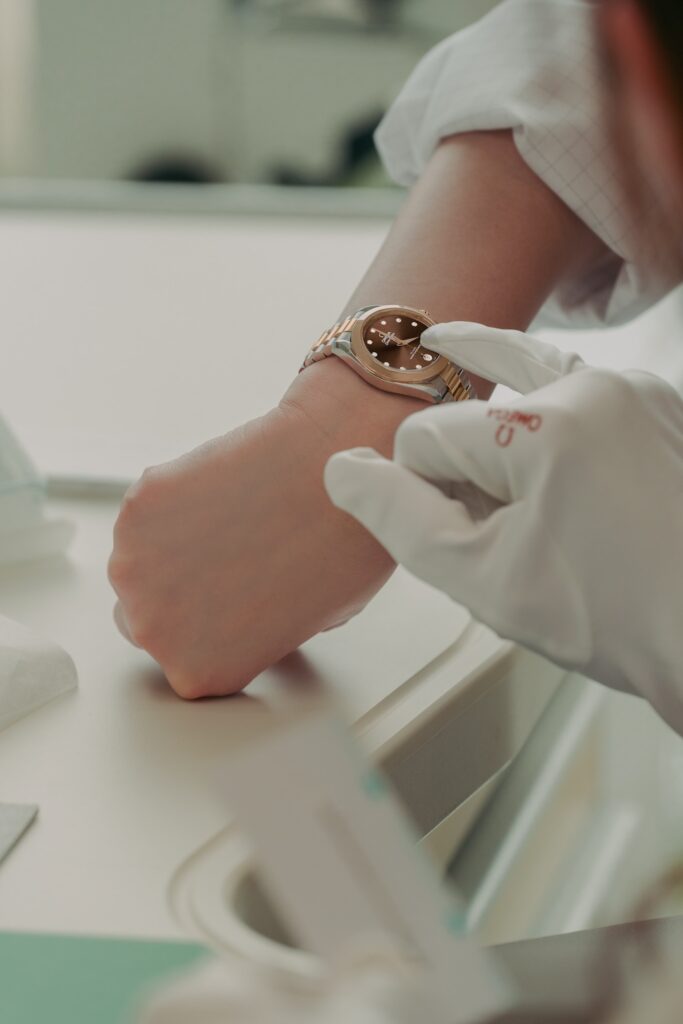 OMEGAのフレンド・オブ・ザ・ブランド 吉高由里子さんが、スイスのオメガ本社を訪問した様子