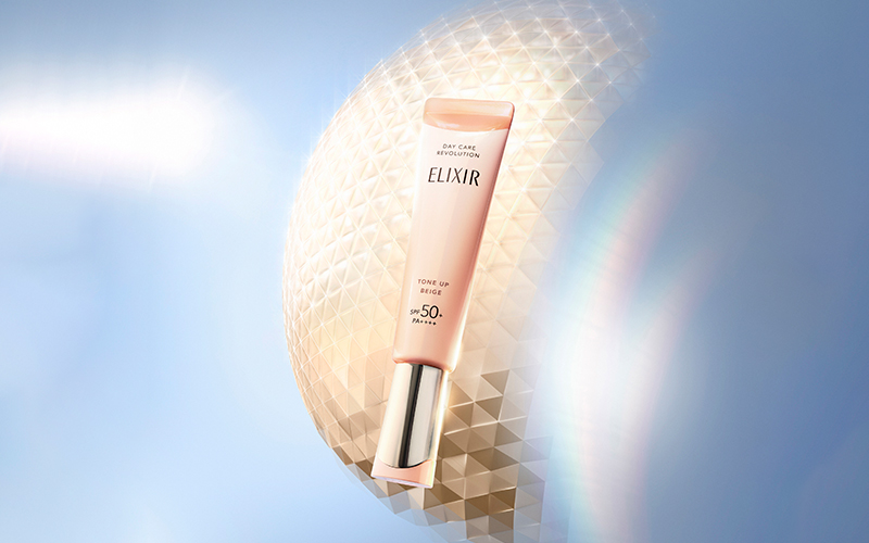 【エリクシール】の大人気 大人のトーンアップUV乳液の新色！ 夕方まで「ご機嫌な私」に