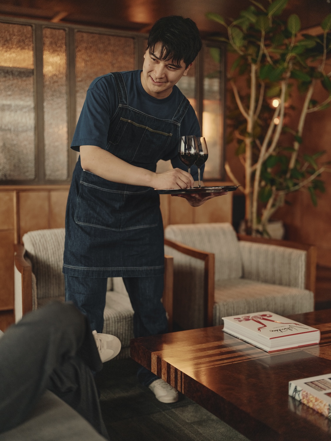 オニツカタイガーがSoho House Tokyoのトータルルックのユニフォームコレクションを共同開発