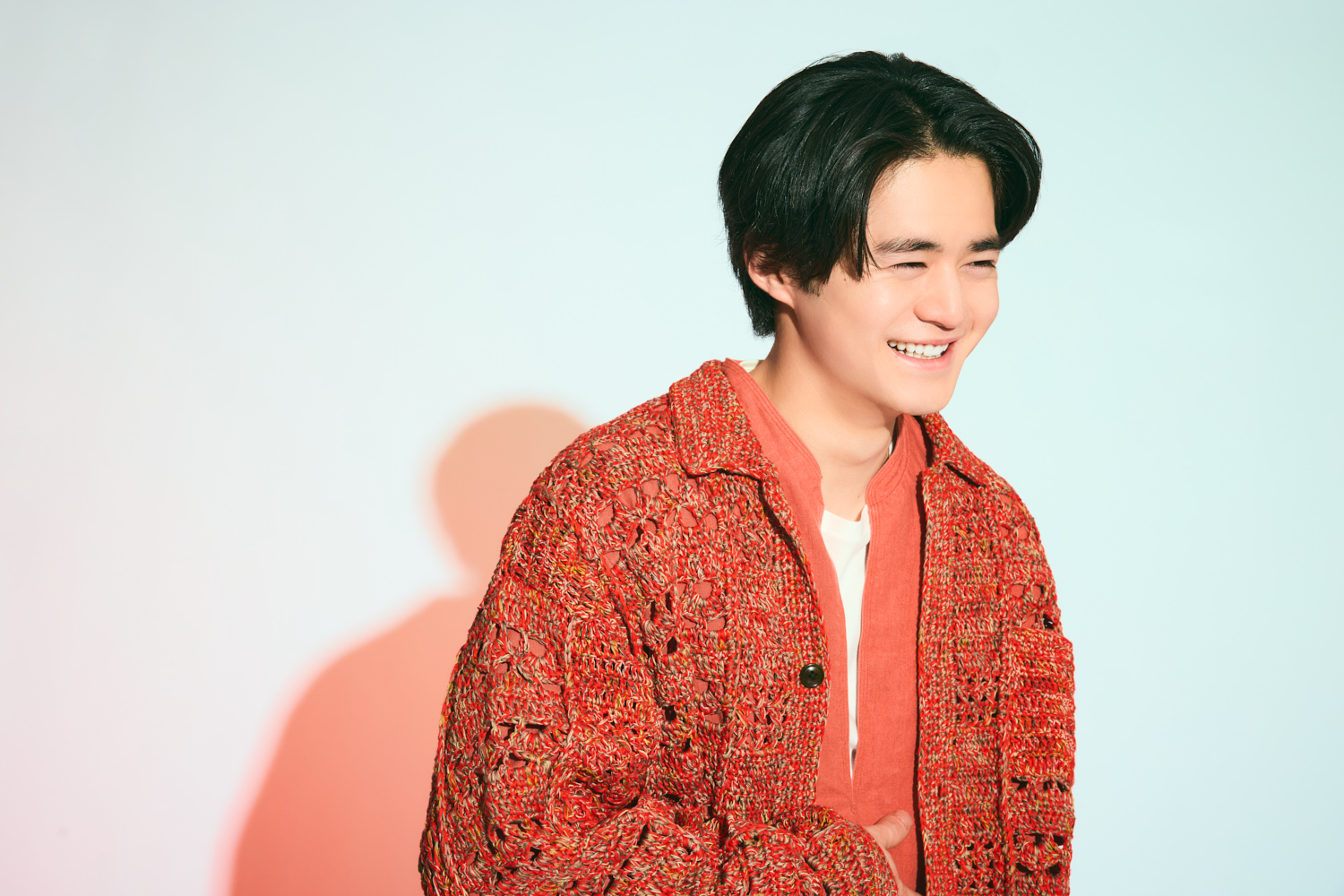 俳優　鈴鹿央士