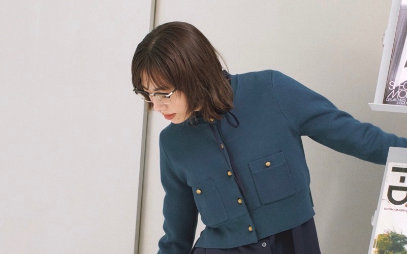 短丈カーデ、ロングインナーと合わせるのが今っぽい！
