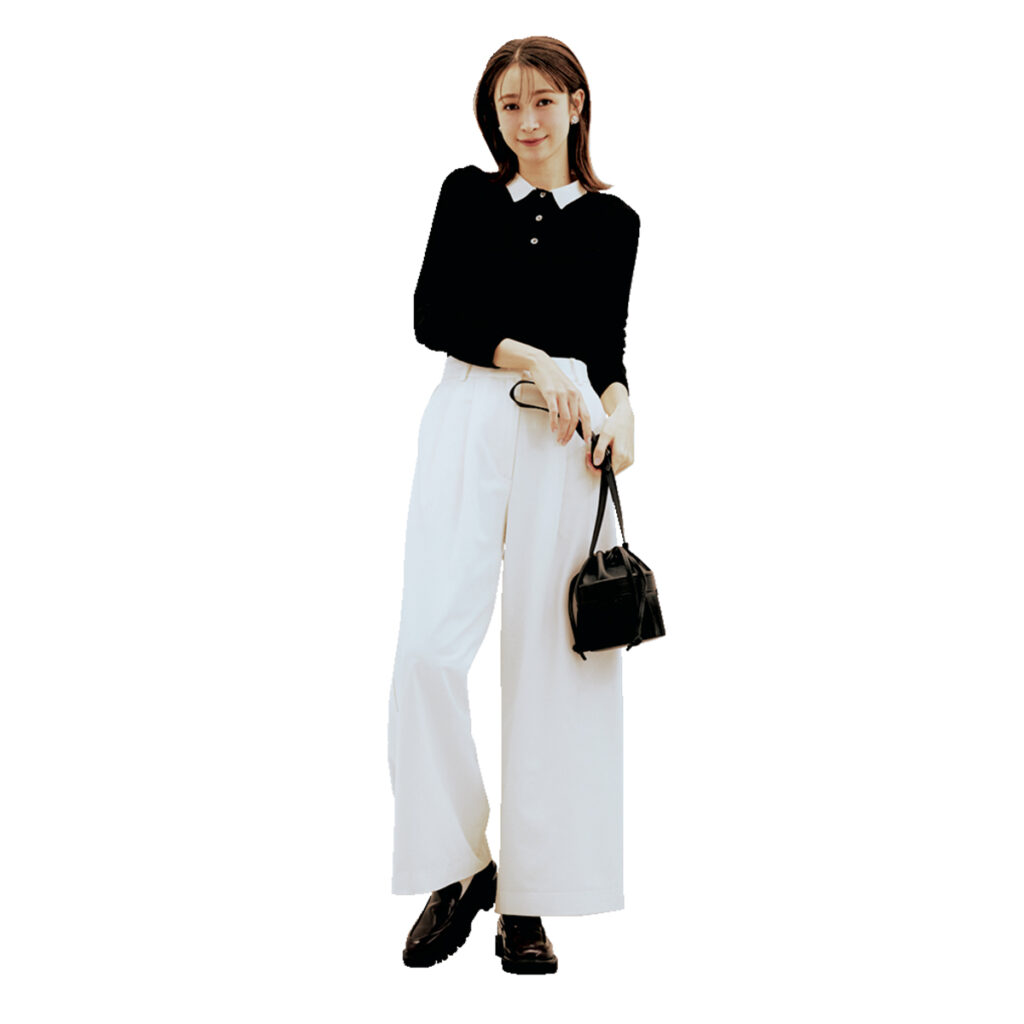 バイカラーポロニットに白のワイドスラックスのコーデ