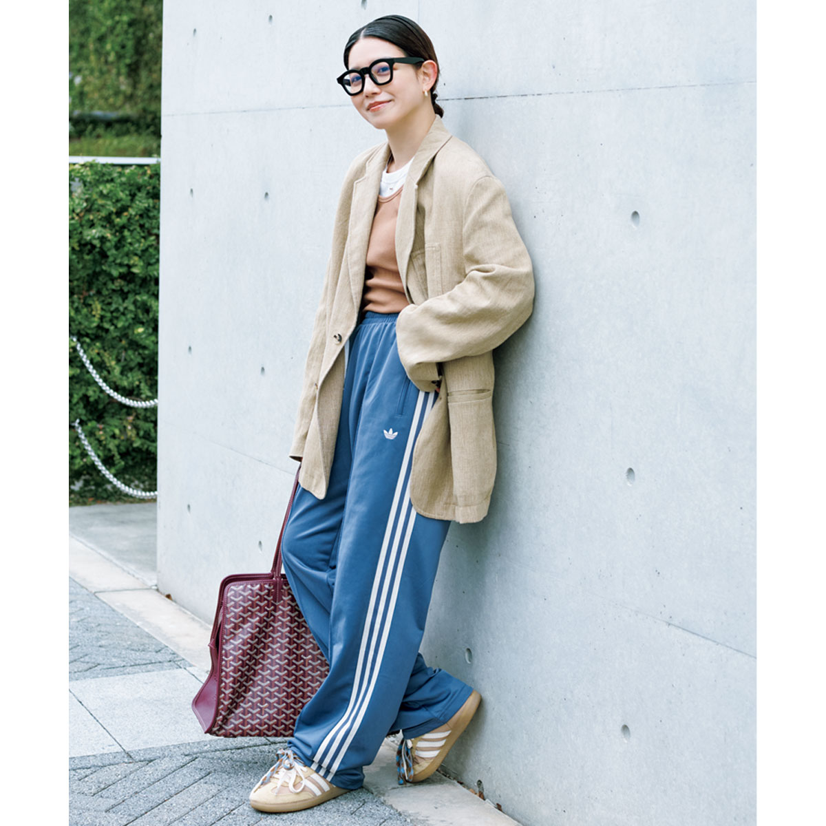 ラインパンツとオーバーサイズジャケットのコーデ