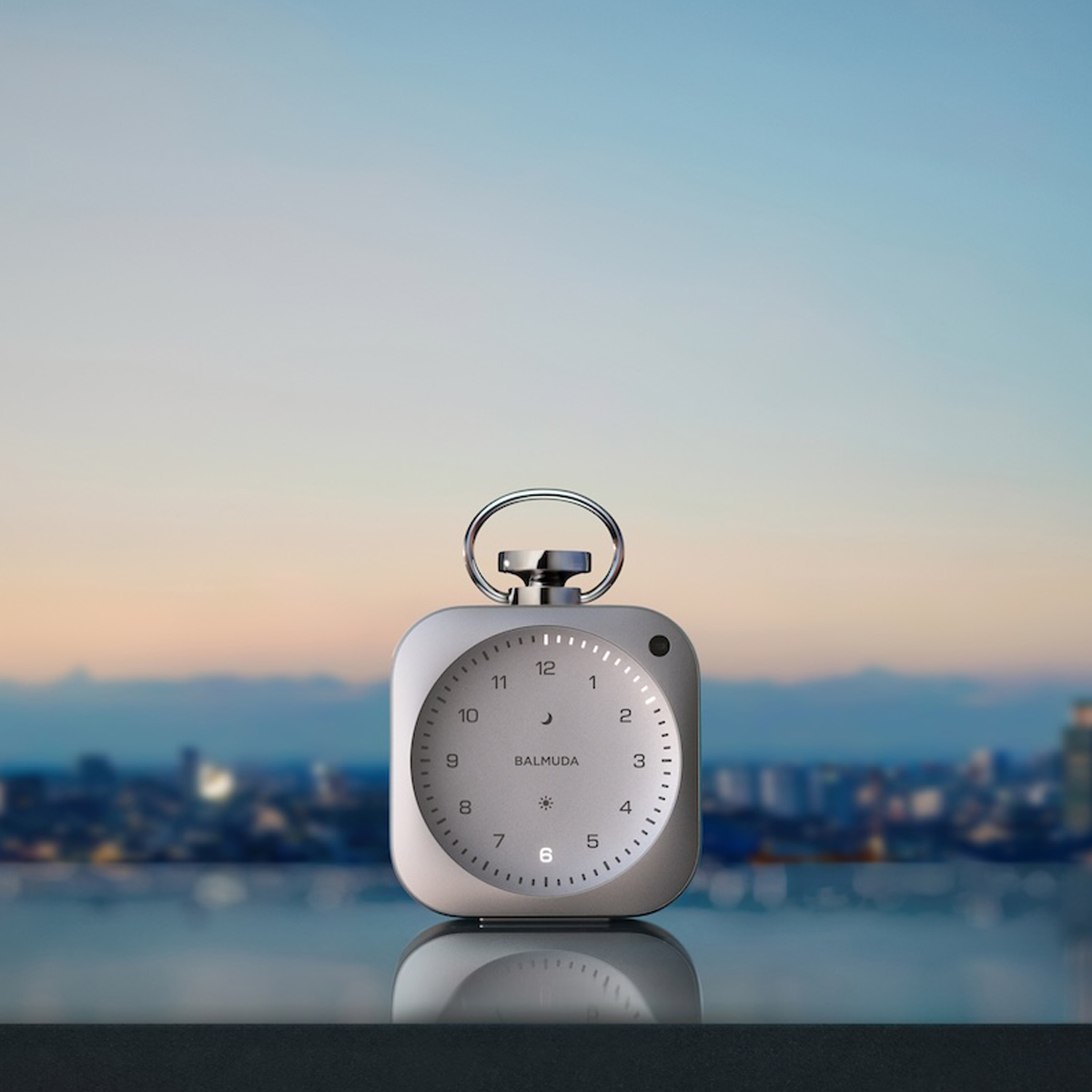 【バルミューダ】注目の最新作は、美しすぎる置き時計「The Clock」