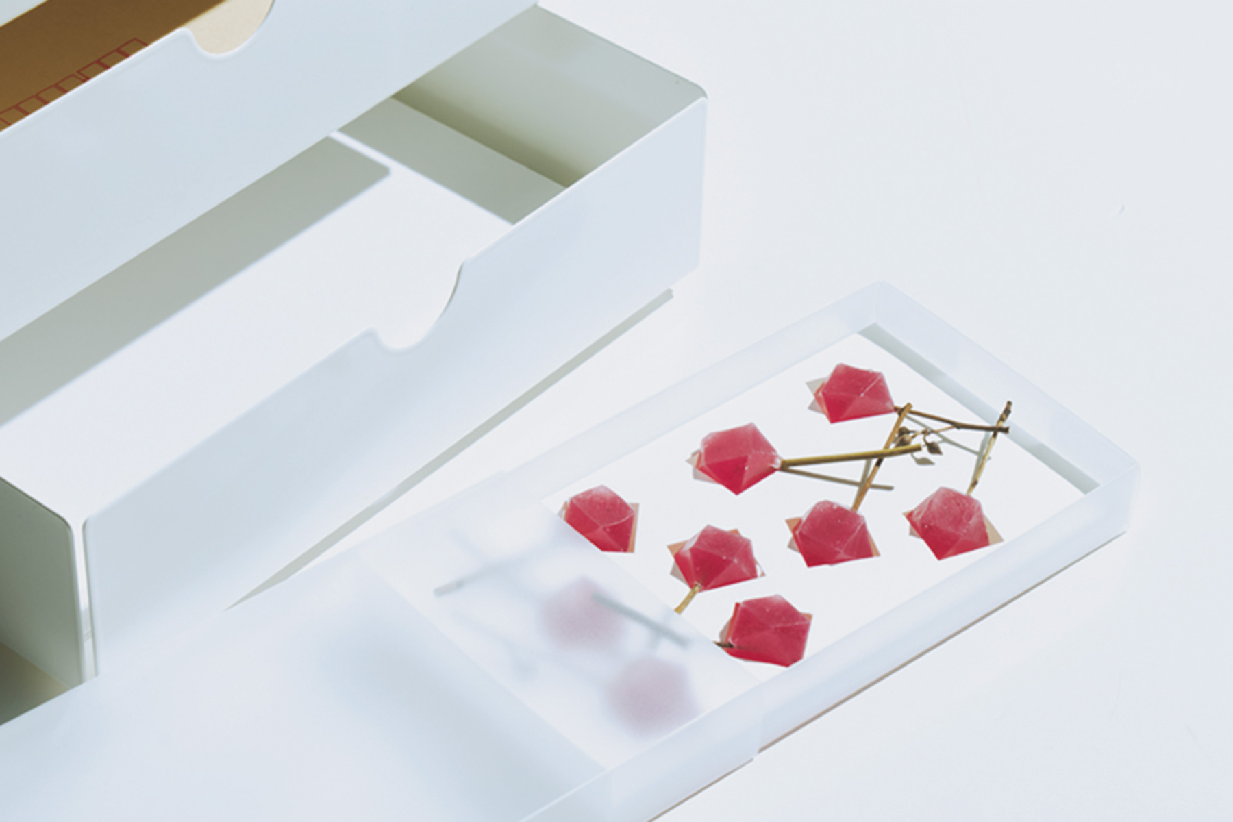 御菓子丸の鉱物の実 紅