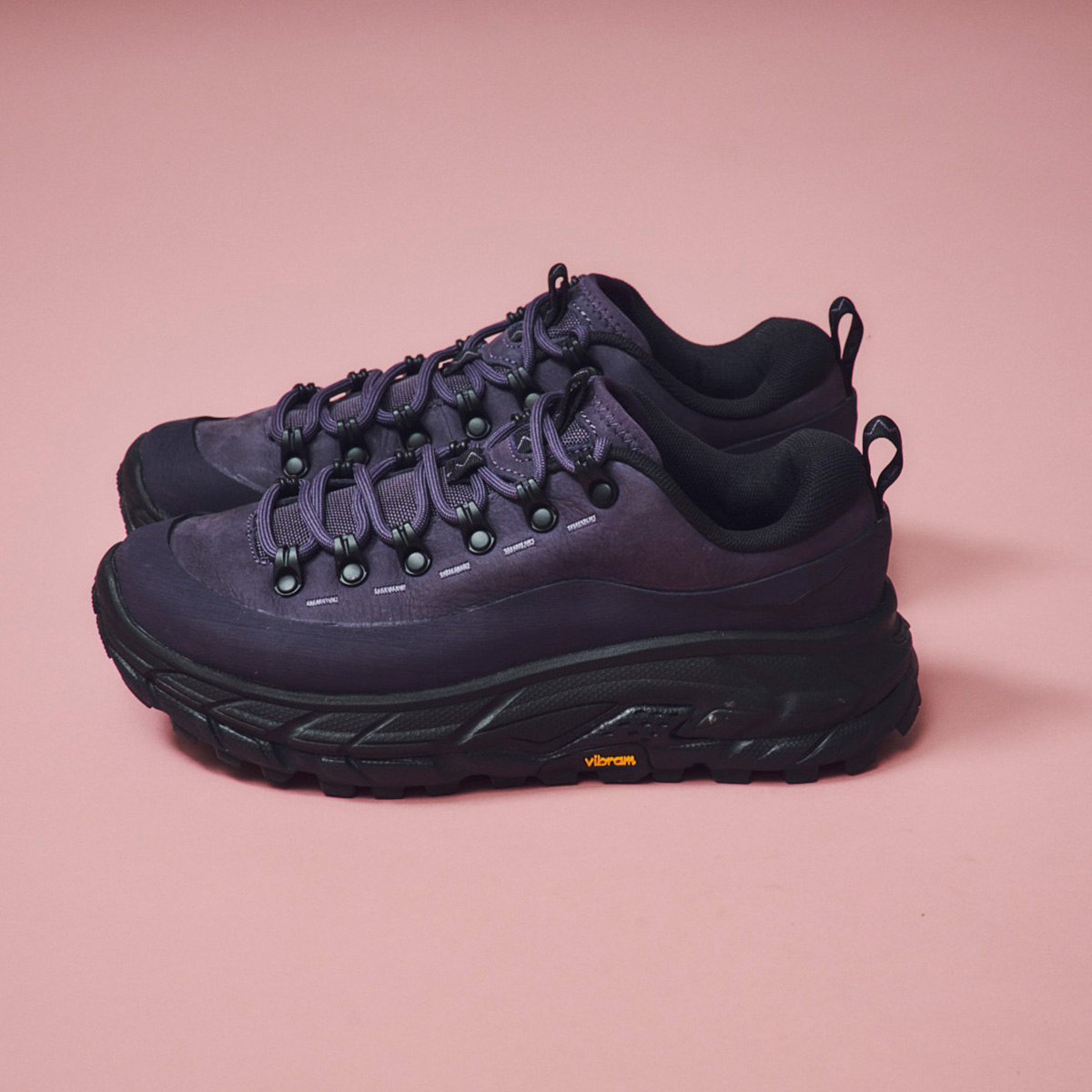 HOKA スニーカー