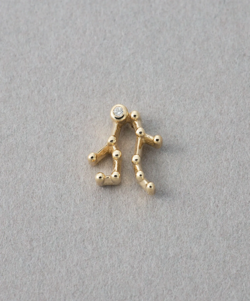 星座モチーフのシングルピアス