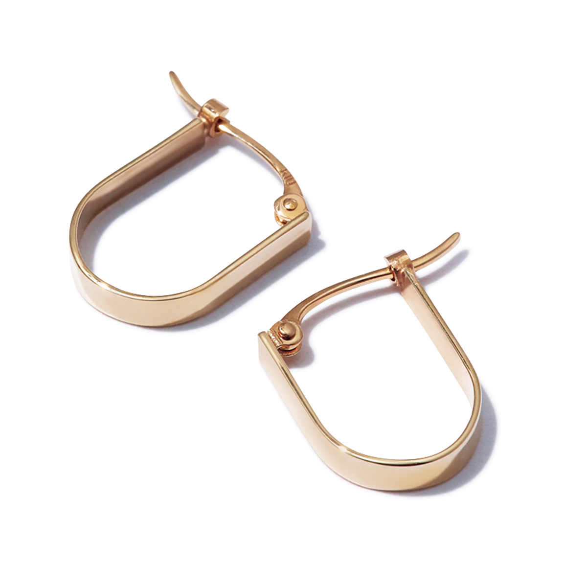 フラット造形ピアス