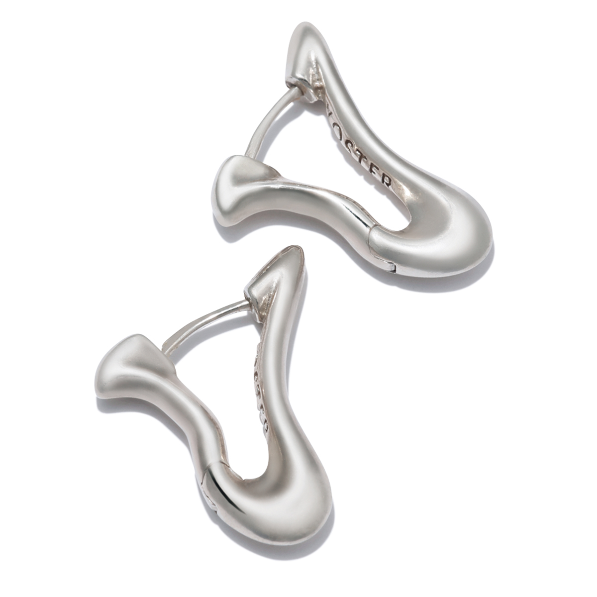 デザイン性のあるシルバーピアス