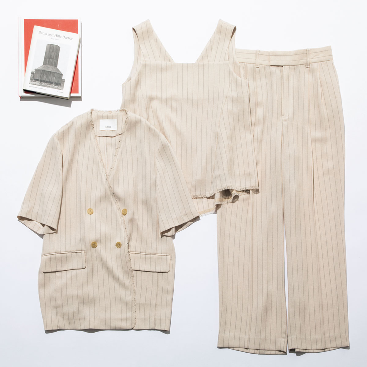 ストライプ柄のジャケットセットアップ