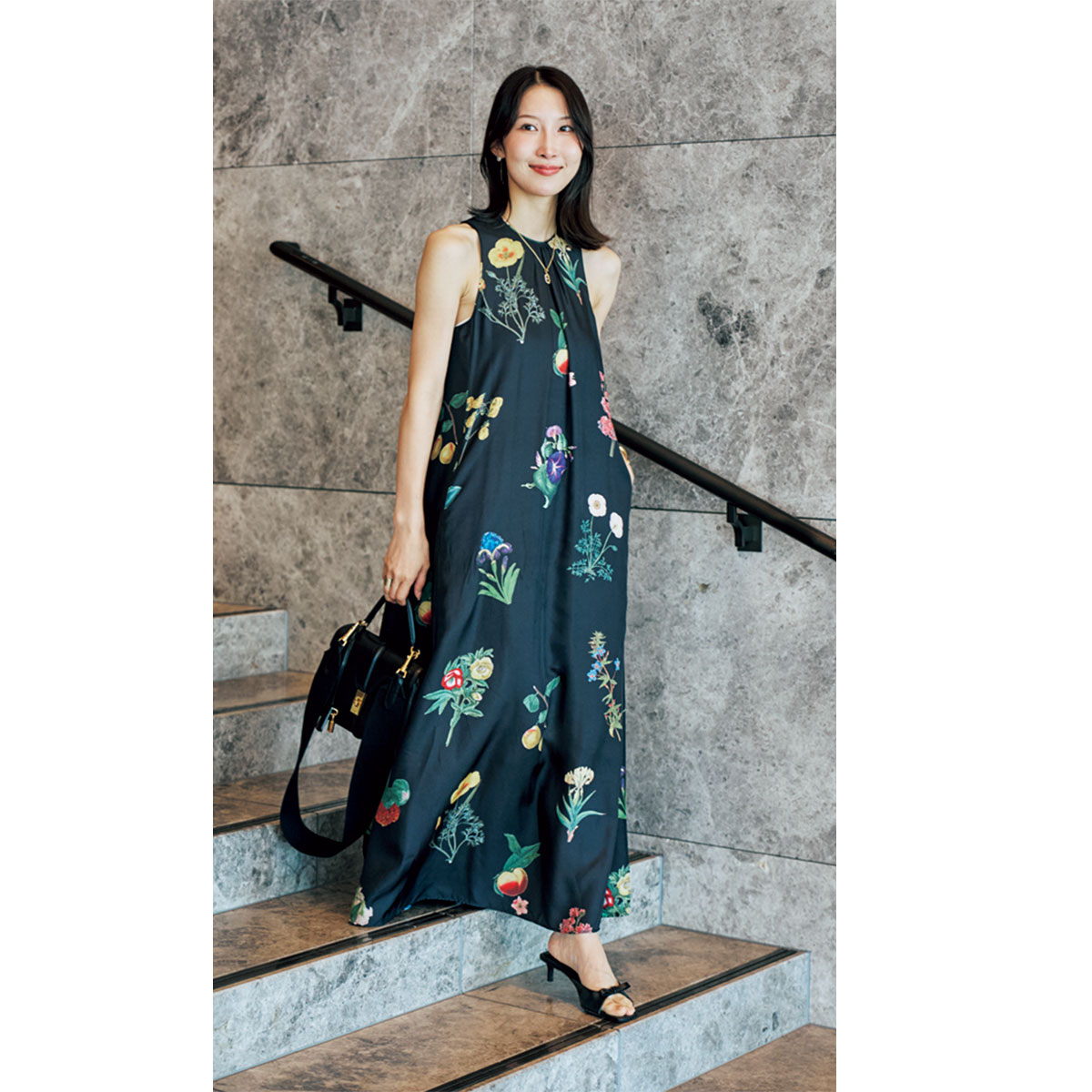 花柄シルクワンピースのコーデ