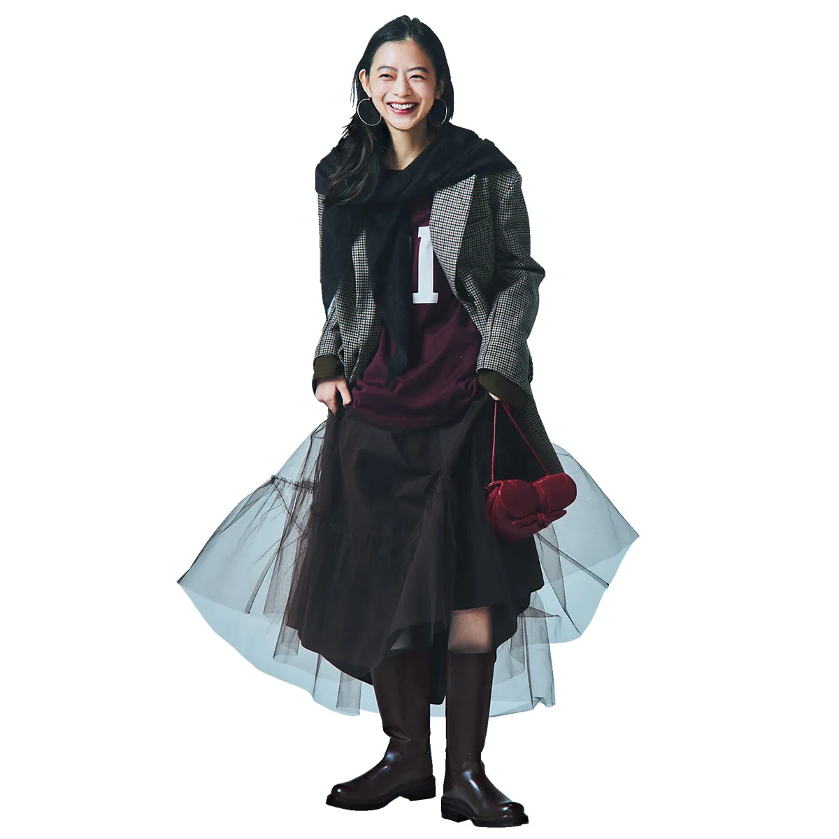 黒のチュールスカート×ジャケットの松木育未さん。
