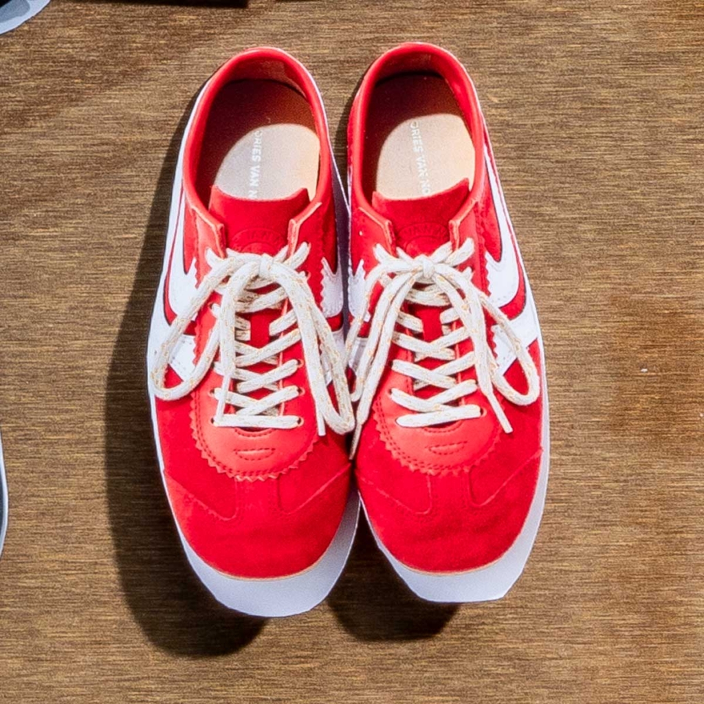 Dries Van Notenの赤シューズ