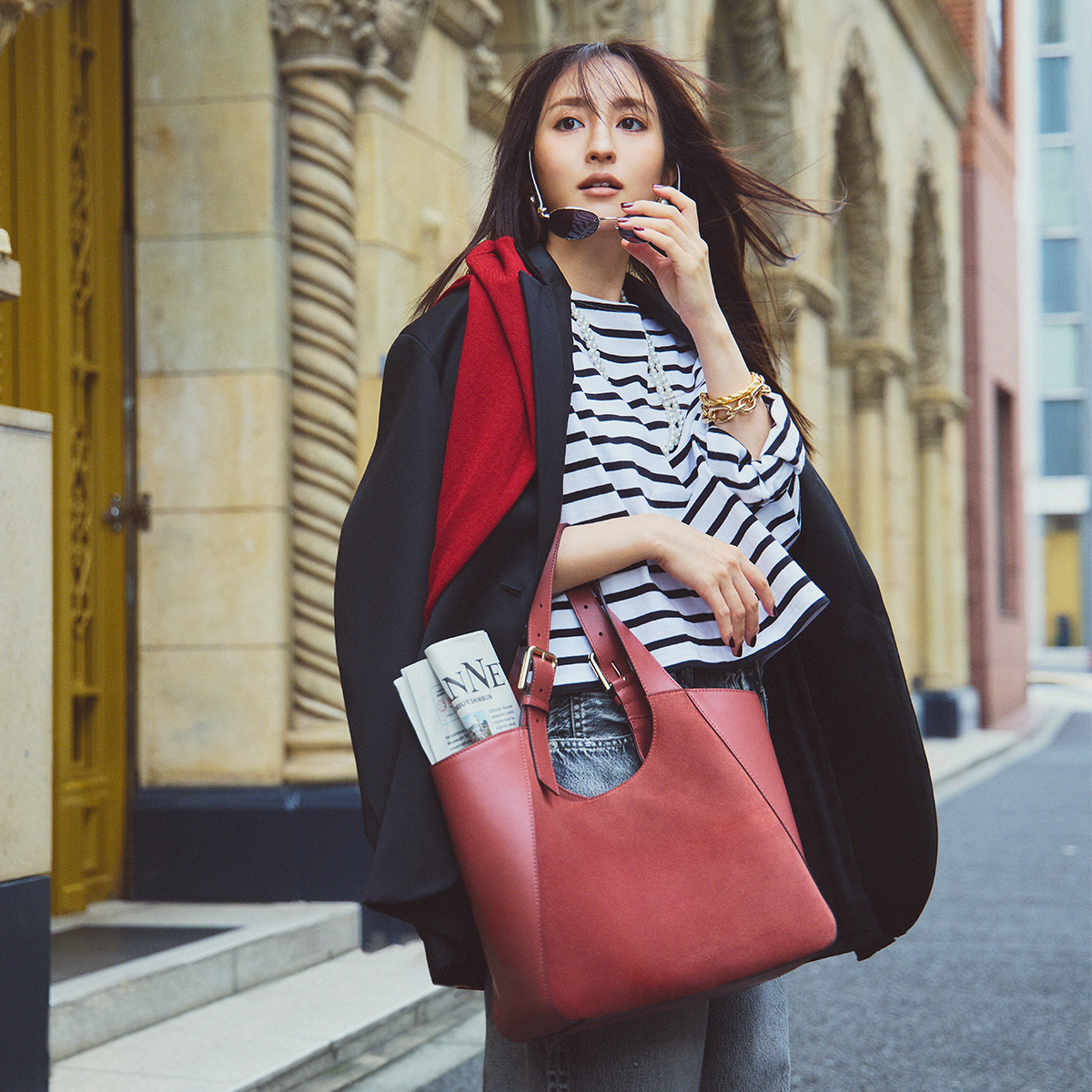 堀田茜が持つ、お仕事新定番BAGはフルラの〝DORA〟
