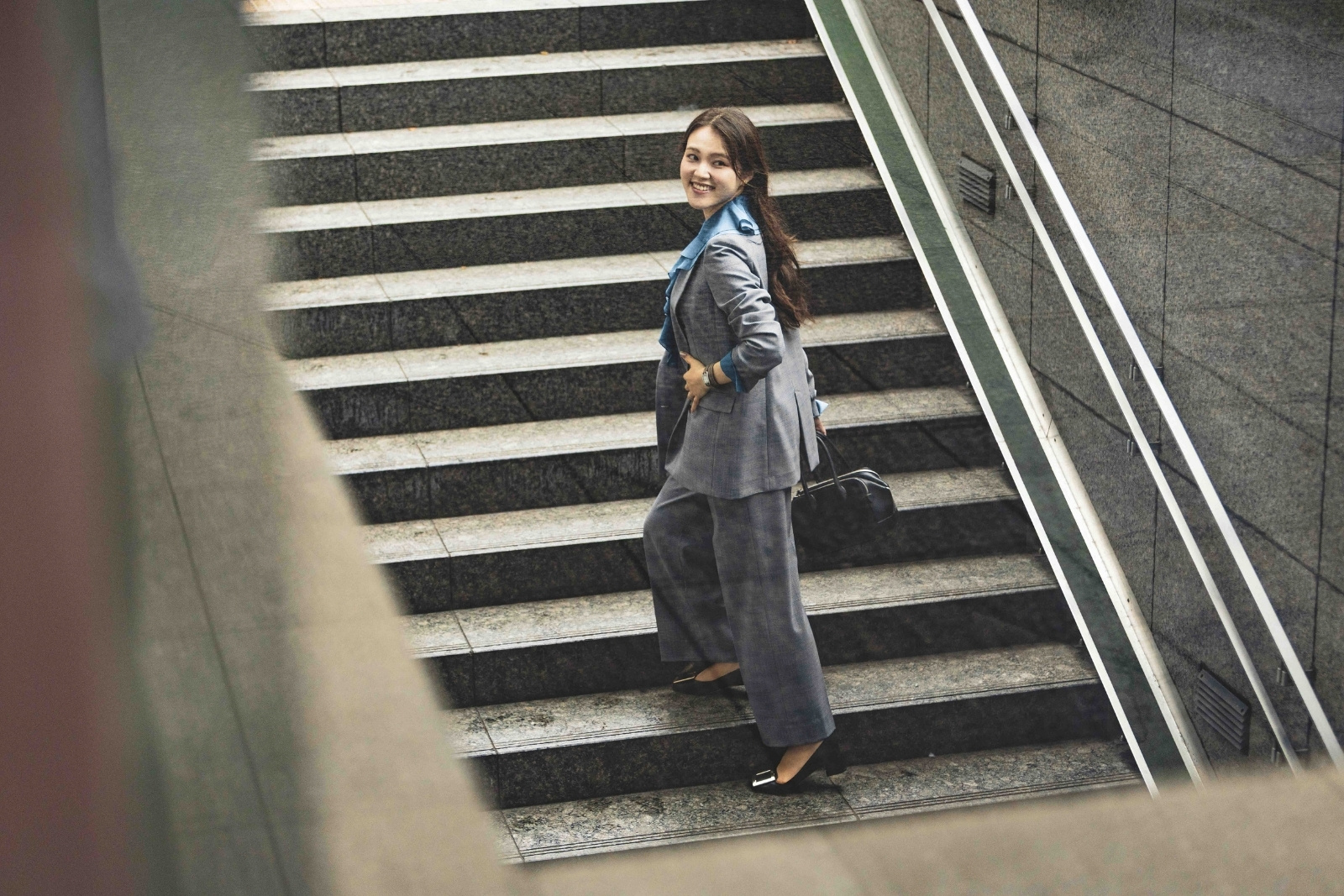 【社会人５年目からの服】顔色が明るく見えるジャケットとシャツが、 転職後の私の自信に