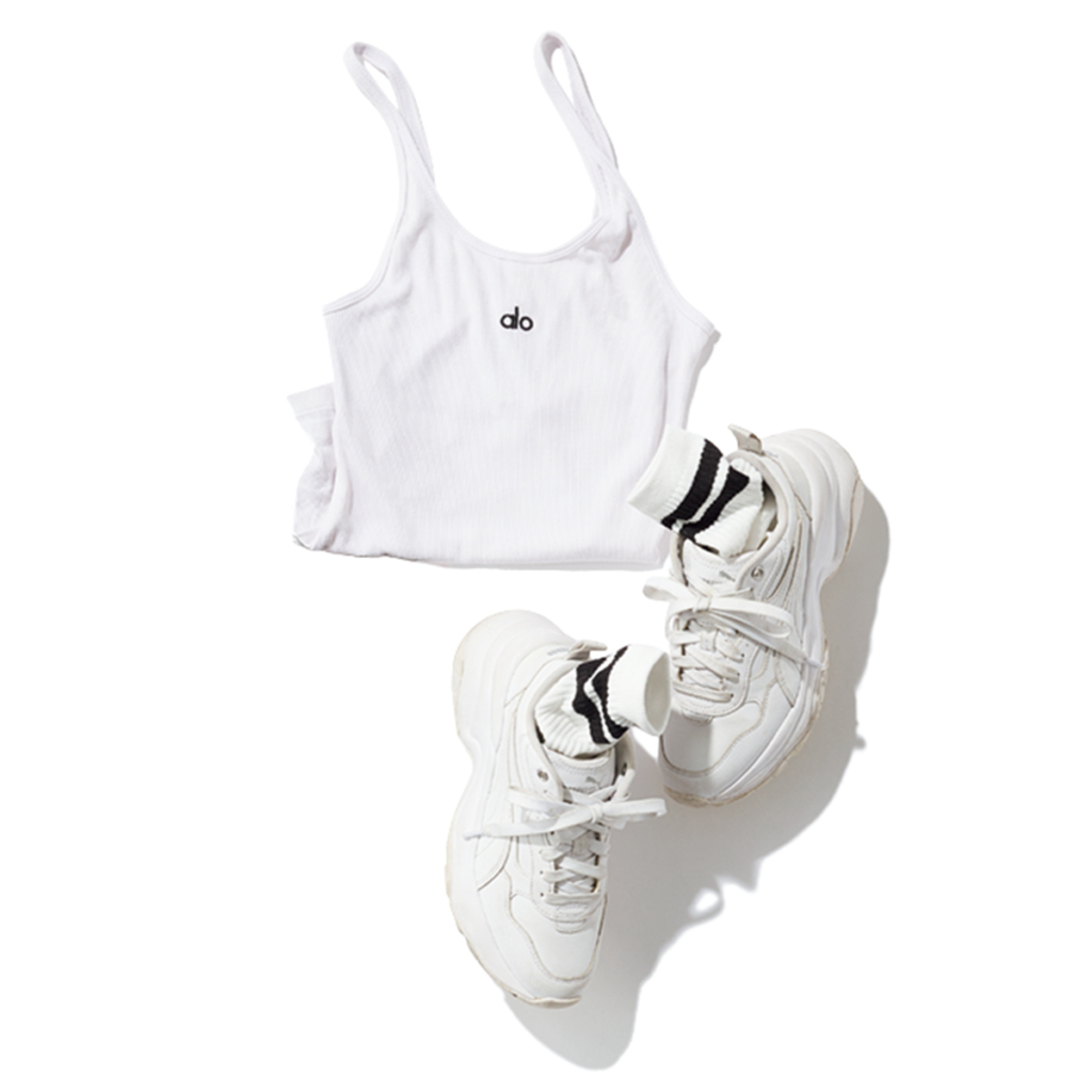 PUMAのシリアウェッジ とAloのタンクトップ