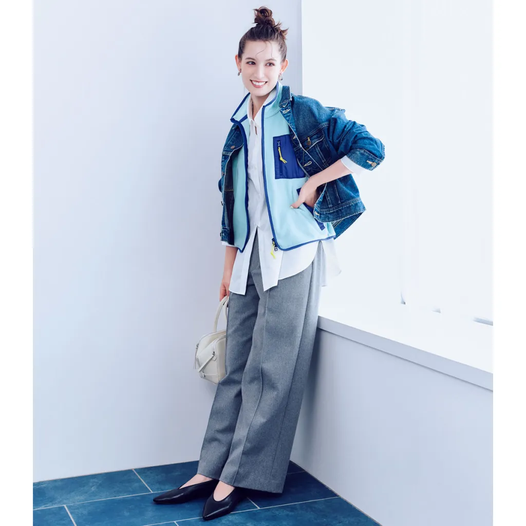 最低気温15度の日におすすめののシャツ×フリースベスト×デニムジャケット×パンツのトラウデン直美さん