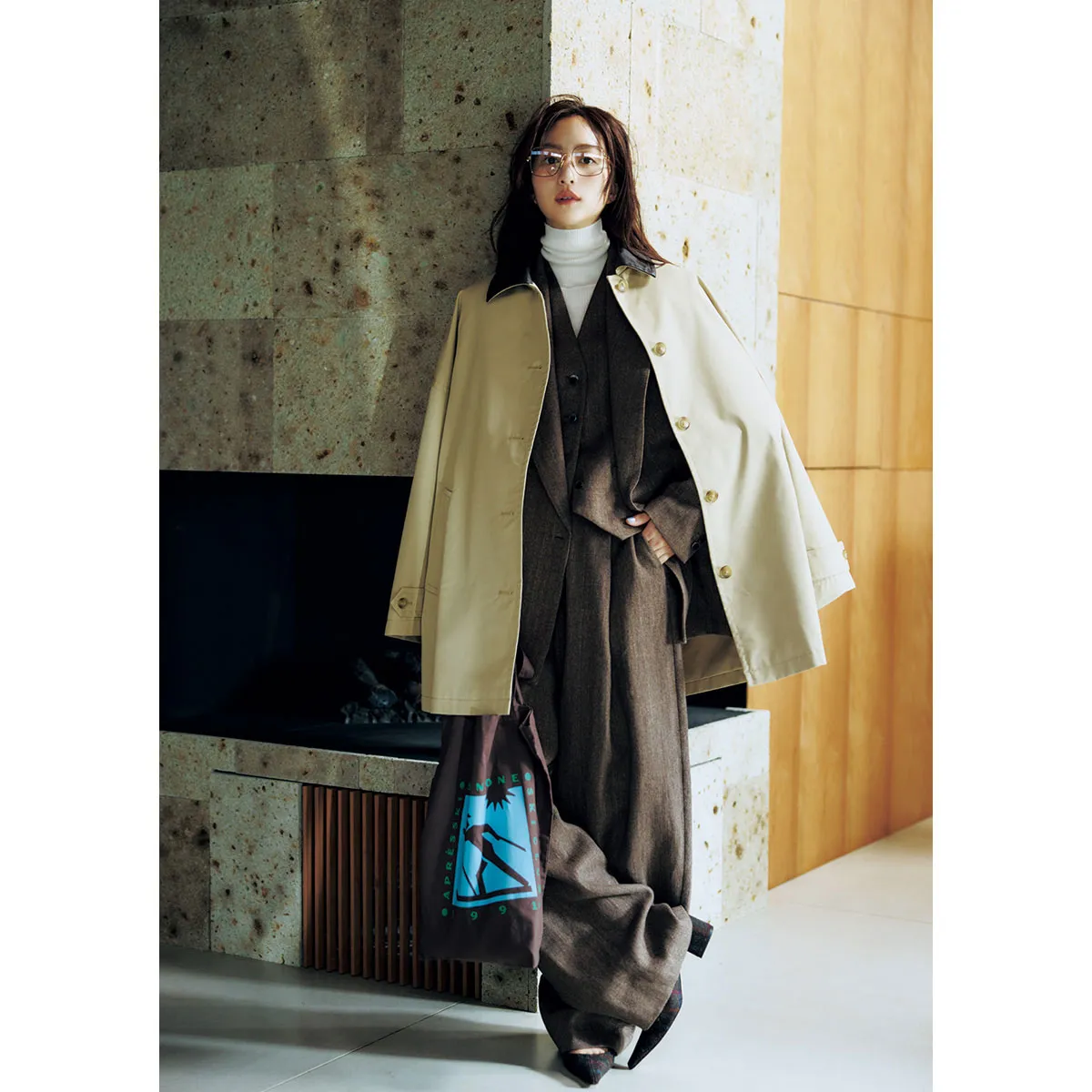 最高気温15度の日におすすめのジャケット×ニット×コート×パンツの通勤コーデの堀田茜さん