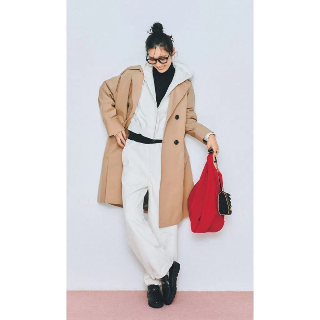 最高気温15度の日におすすめのタートルネックニット×スウェット×トレンチコート×パンツの林田岬優さん