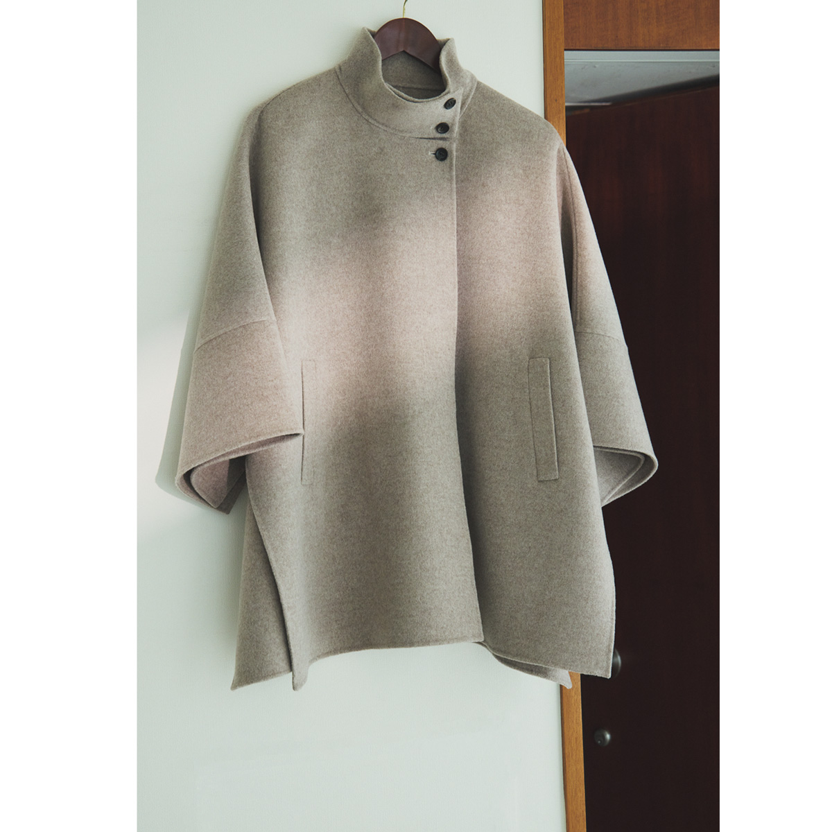 ESTNATIONのウールカシミヤベルトケープ